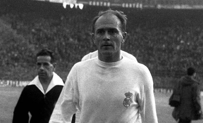 Who is the best football player in the world all-time — Di Stefano from the middle of the XX century
