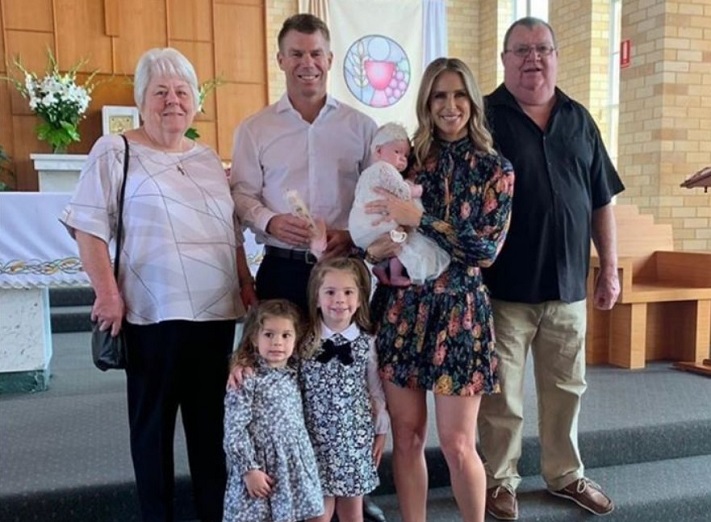 David Warner (cricketer) with his wife and family